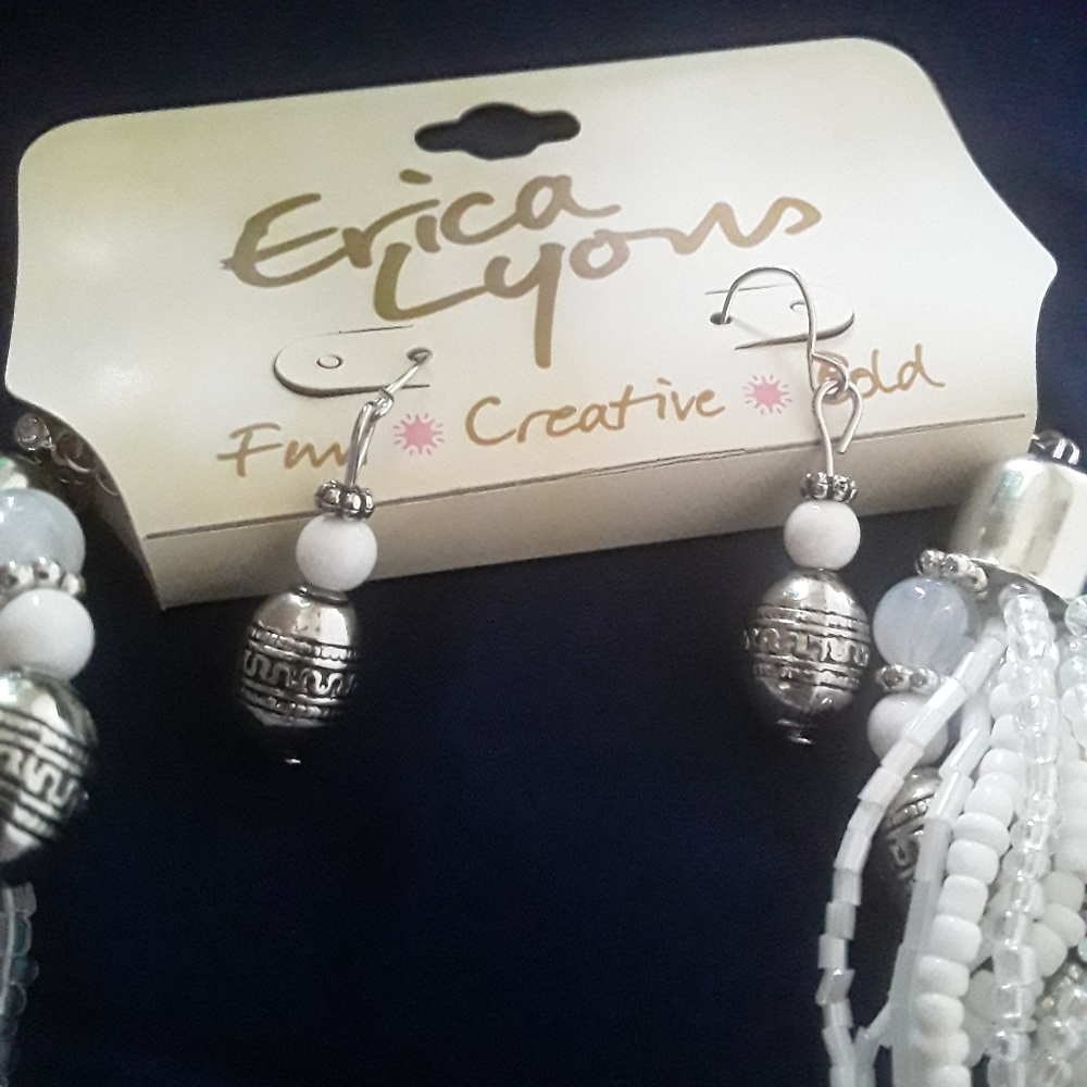 Beautiful white/silver beaded necklace